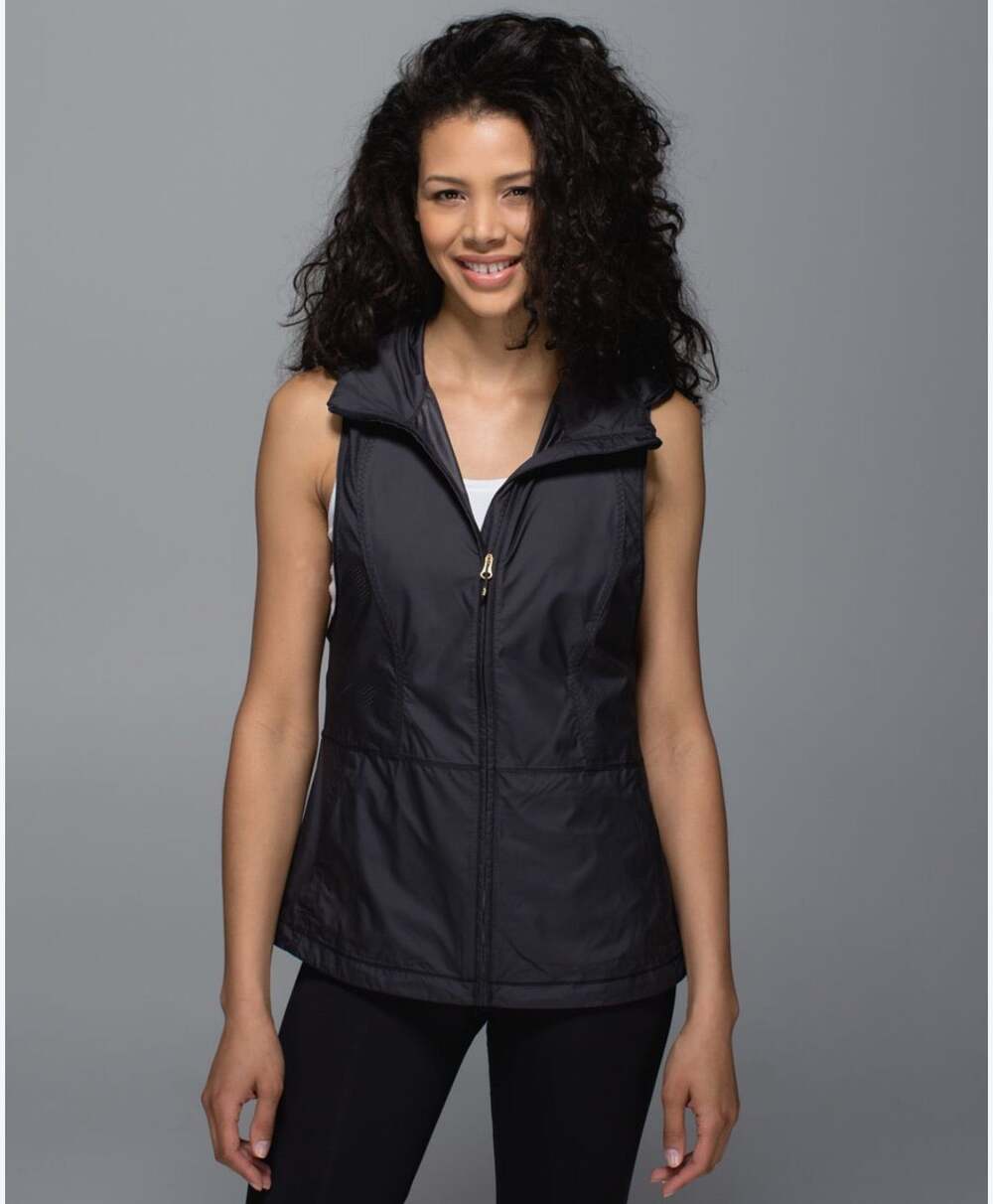 Lululemon Pack-It Vest Black Size 10 Hooded Lightweight Gorpcore Sporty Utility